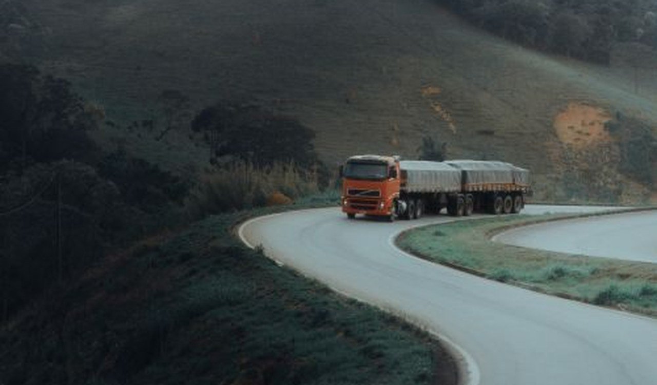 Jeddah to Al Ahsa Move Preparation Checklist 1 Orange truck on a winding road